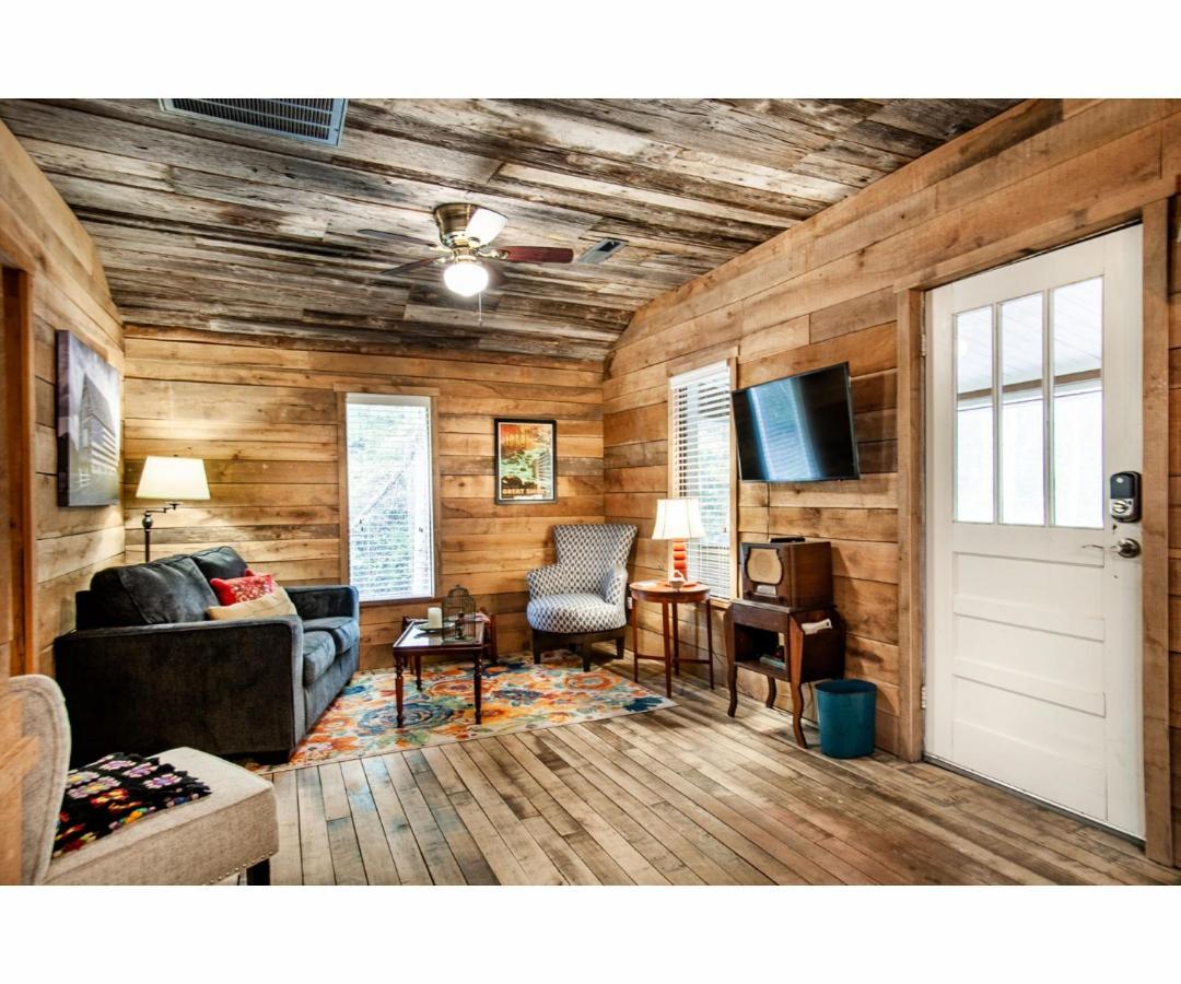 Beary Relaxing Cabin - Rustic With Outdoor Patio Seri Kembangan Exterior foto