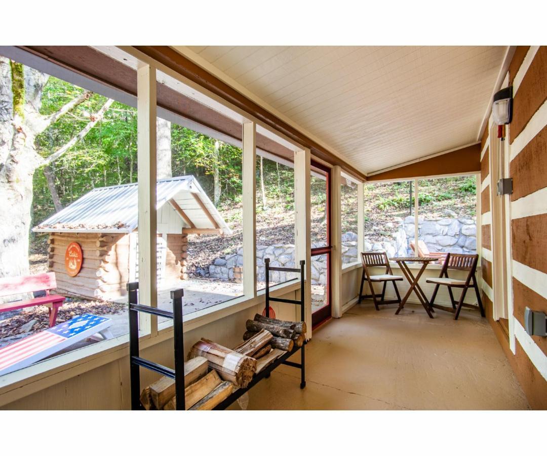 Beary Relaxing Cabin - Rustic With Outdoor Patio Seri Kembangan Exterior foto