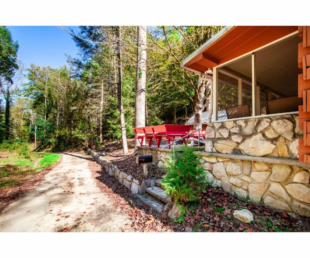 Beary Relaxing Cabin - Rustic With Outdoor Patio Seri Kembangan Exterior foto
